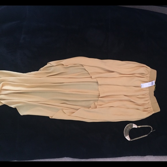 💥💥 Clearance. BCBG gold Hi Low skirt, brand new! - Picture 2 of 3