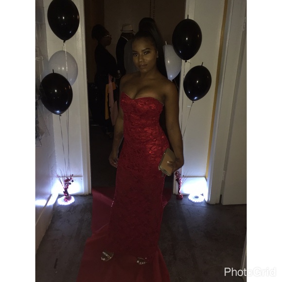 Beautiful red sequin and lace dress. - Picture 1 of 2