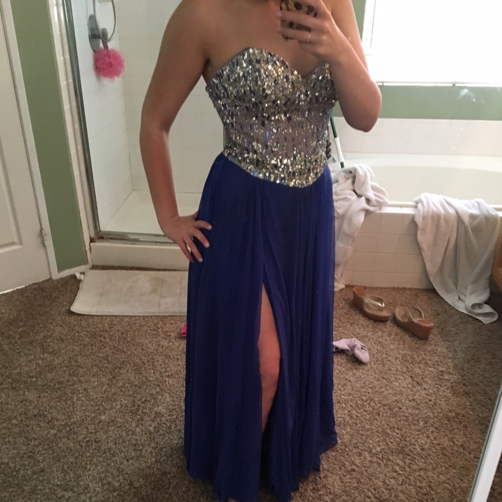 BLUE STRAPLESS PROM DRESS😍😍