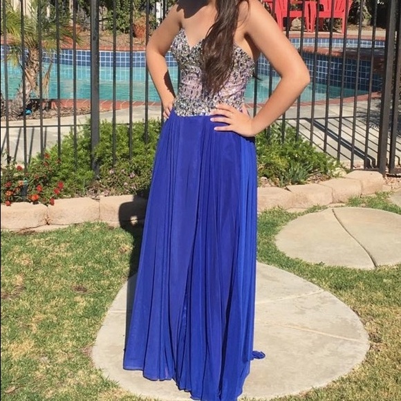 BLUE STRAPLESS PROM DRESS😍😍 - Picture 2 of 4
