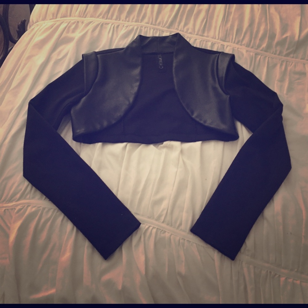 A black half leather mini jacket, all black size S