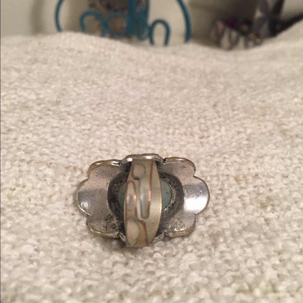 🌟For Sale🌟 Ring with gorgeous shades of blue! - Picture 4 of 4