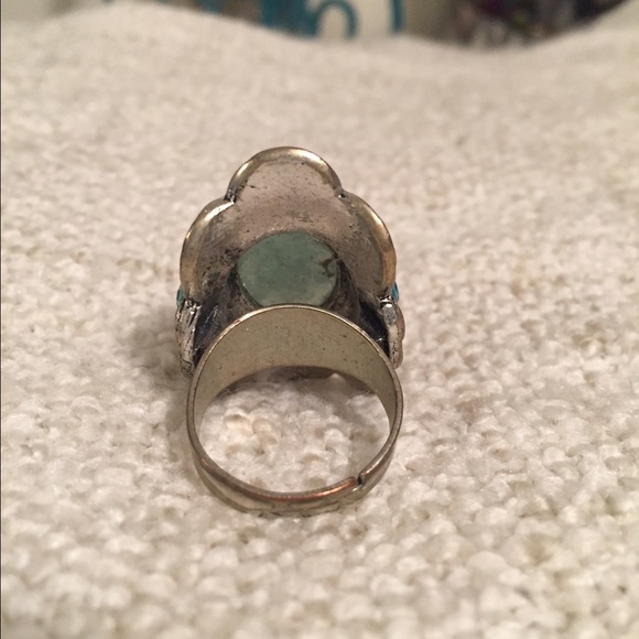 🌟For Sale🌟 Ring with gorgeous shades of blue! - Picture 3 of 4