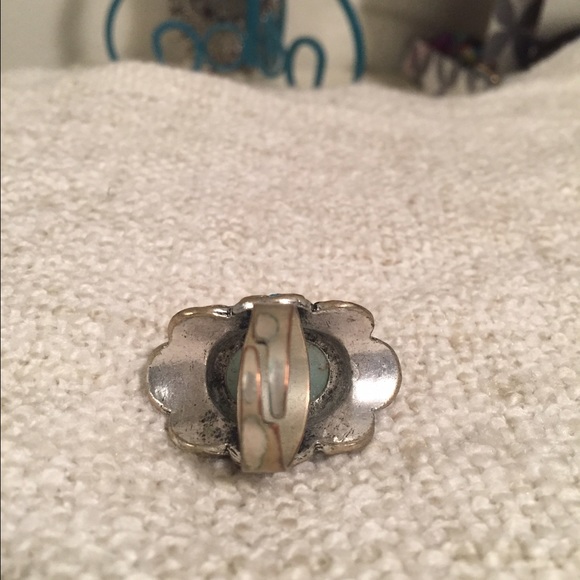 🌟For Sale🌟 Ring with gorgeous shades of blue! - Picture 4 of 4