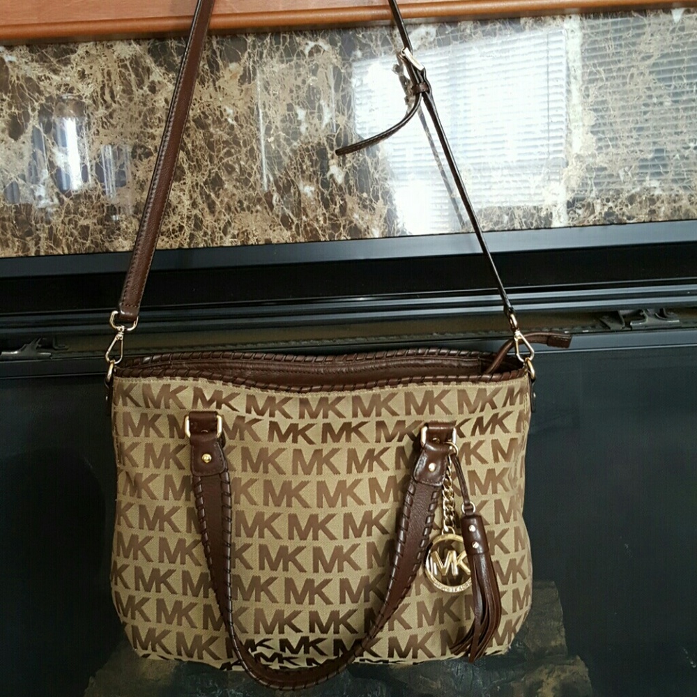 Micheal Kors purse