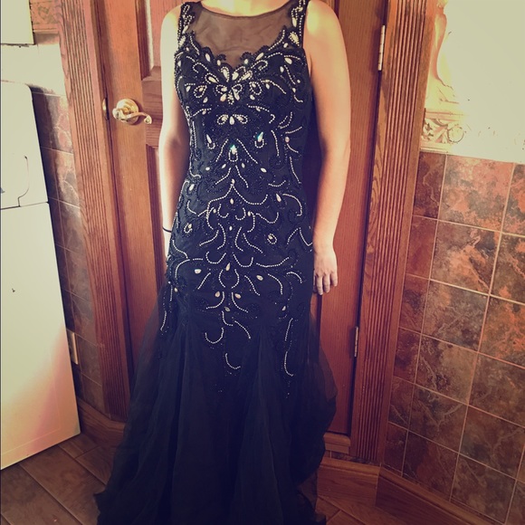 Prom dress - Picture 2 of 4
