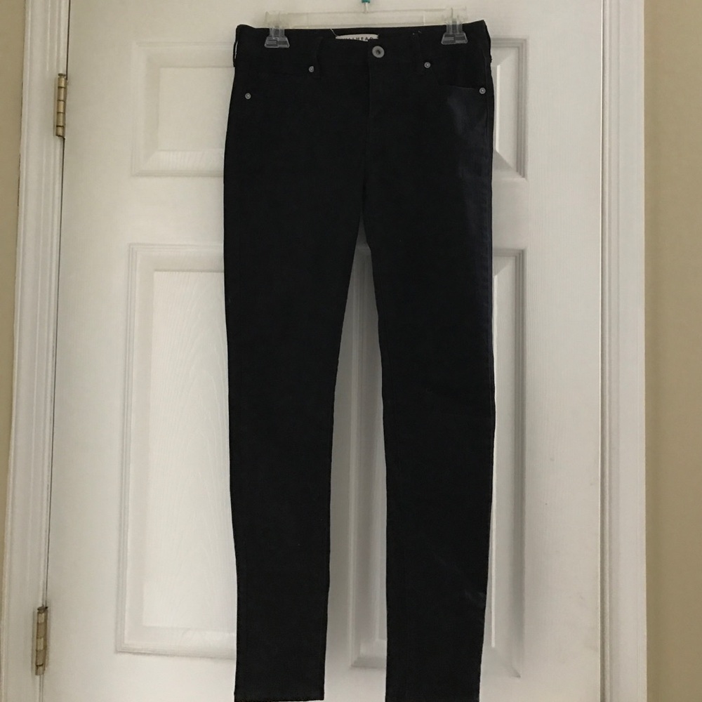 NWOT Bullhead low rise skinniest black jeans 7