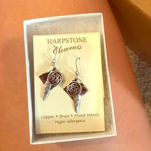 Harpstone elements earrings