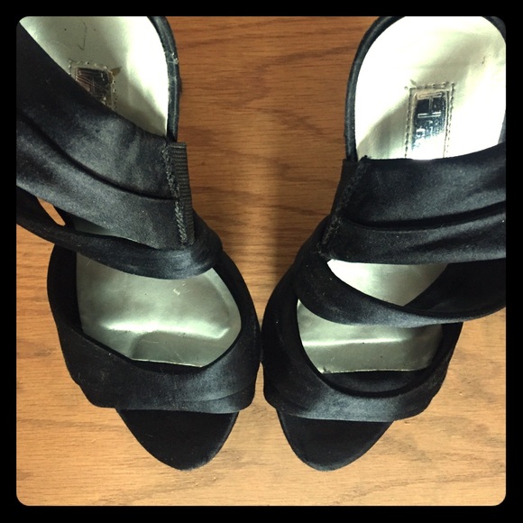 H by Halston Satin Bow Heels - Picture 4 of 5