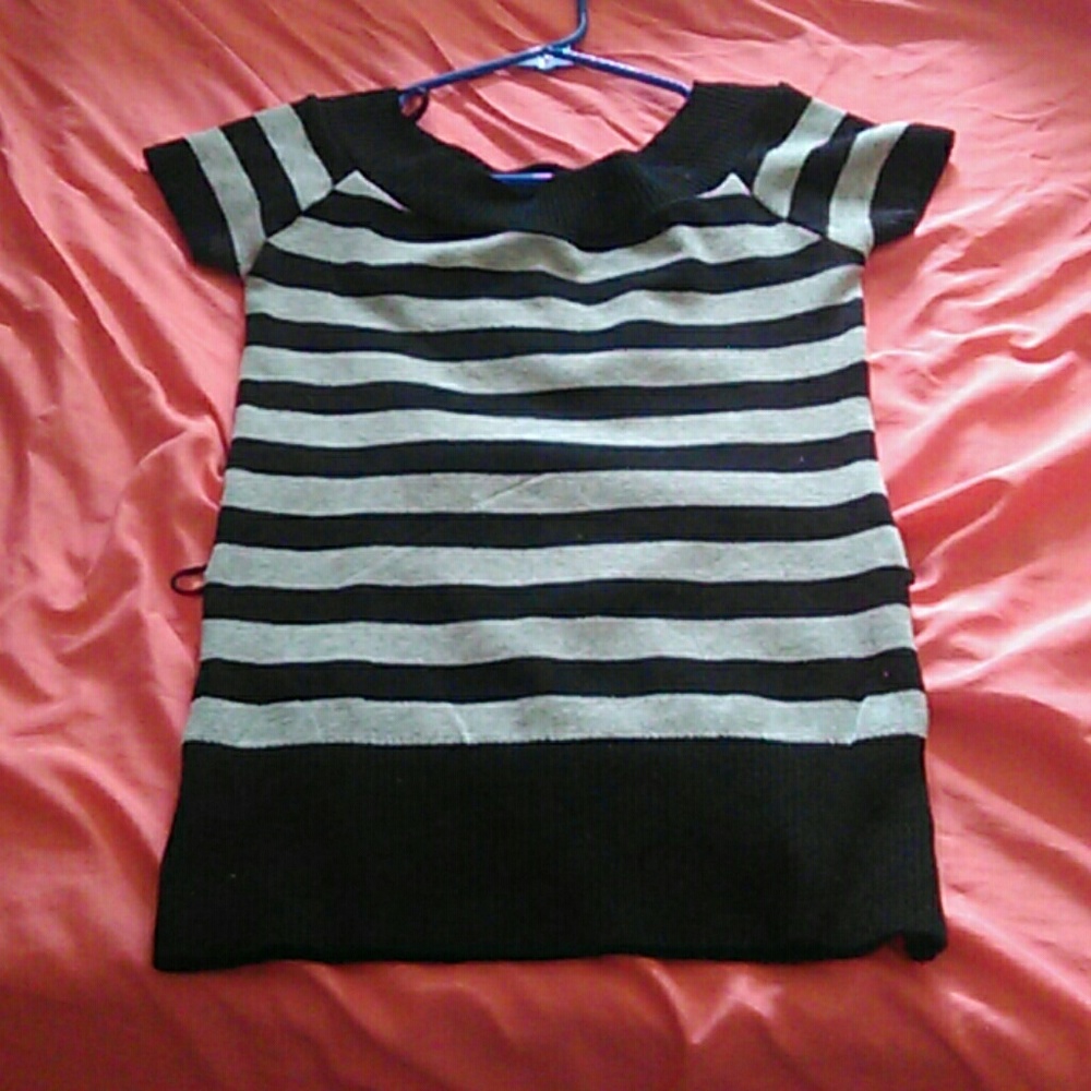 Black and grey sweater shirt