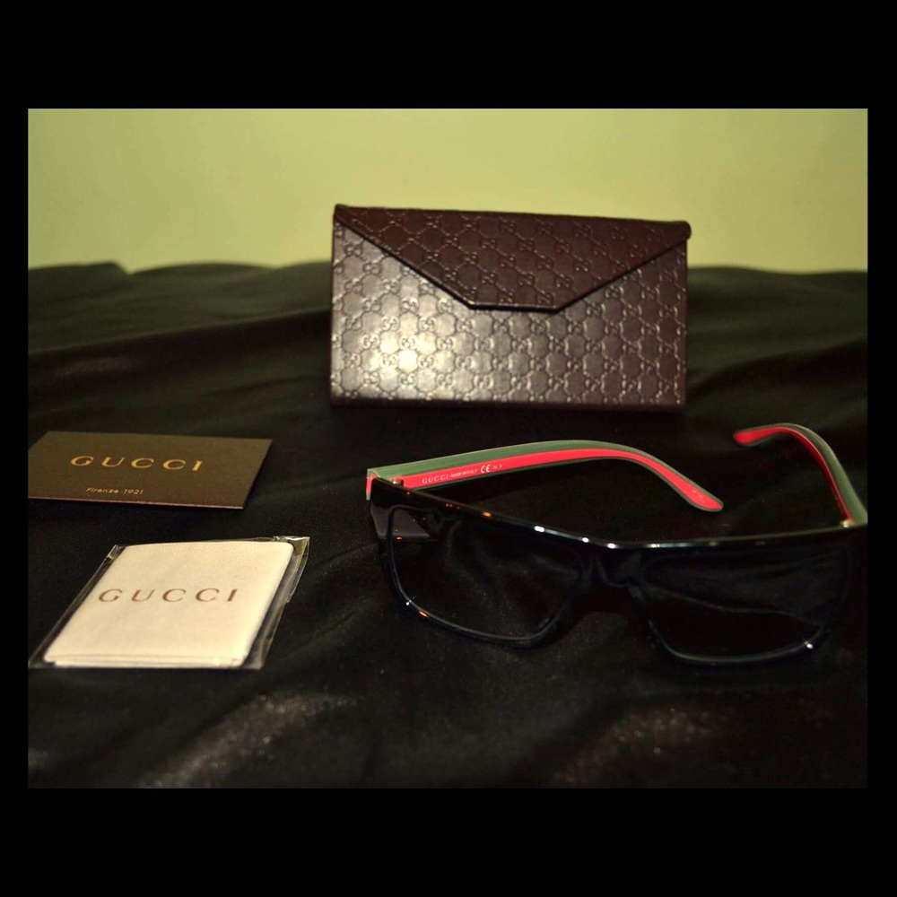 Authentic Gucci Sunglasses + case/cloth/papers