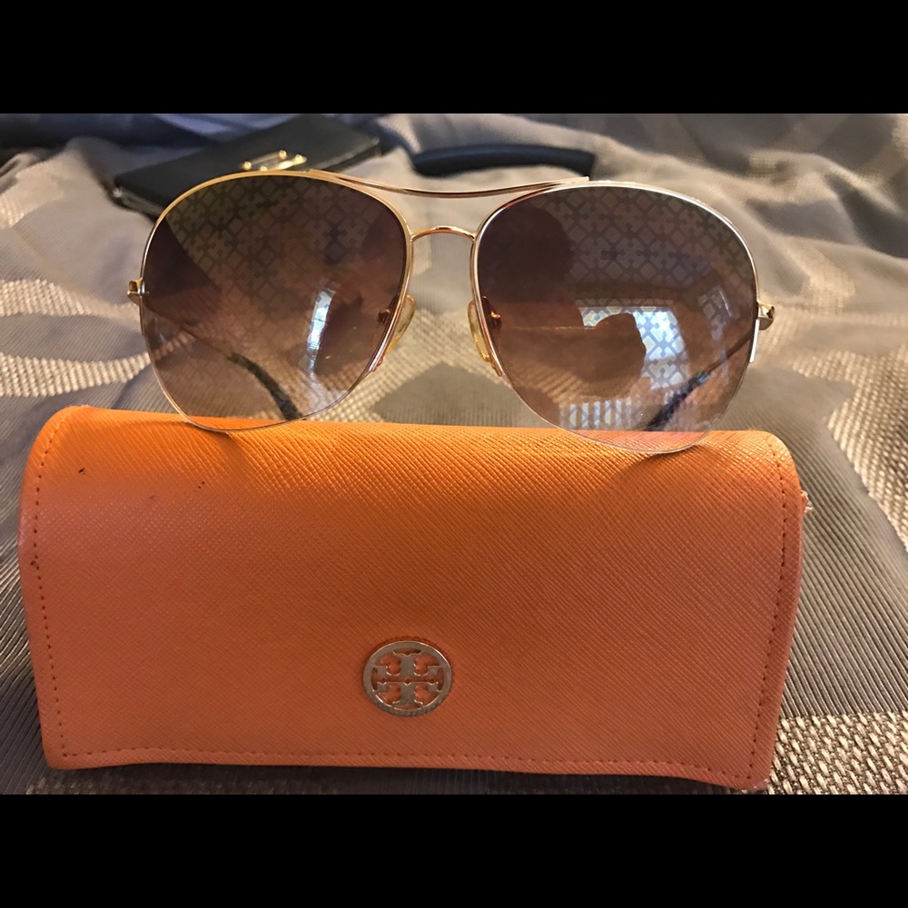***SOLD***Tory Burch Avatar sunglasses 😎