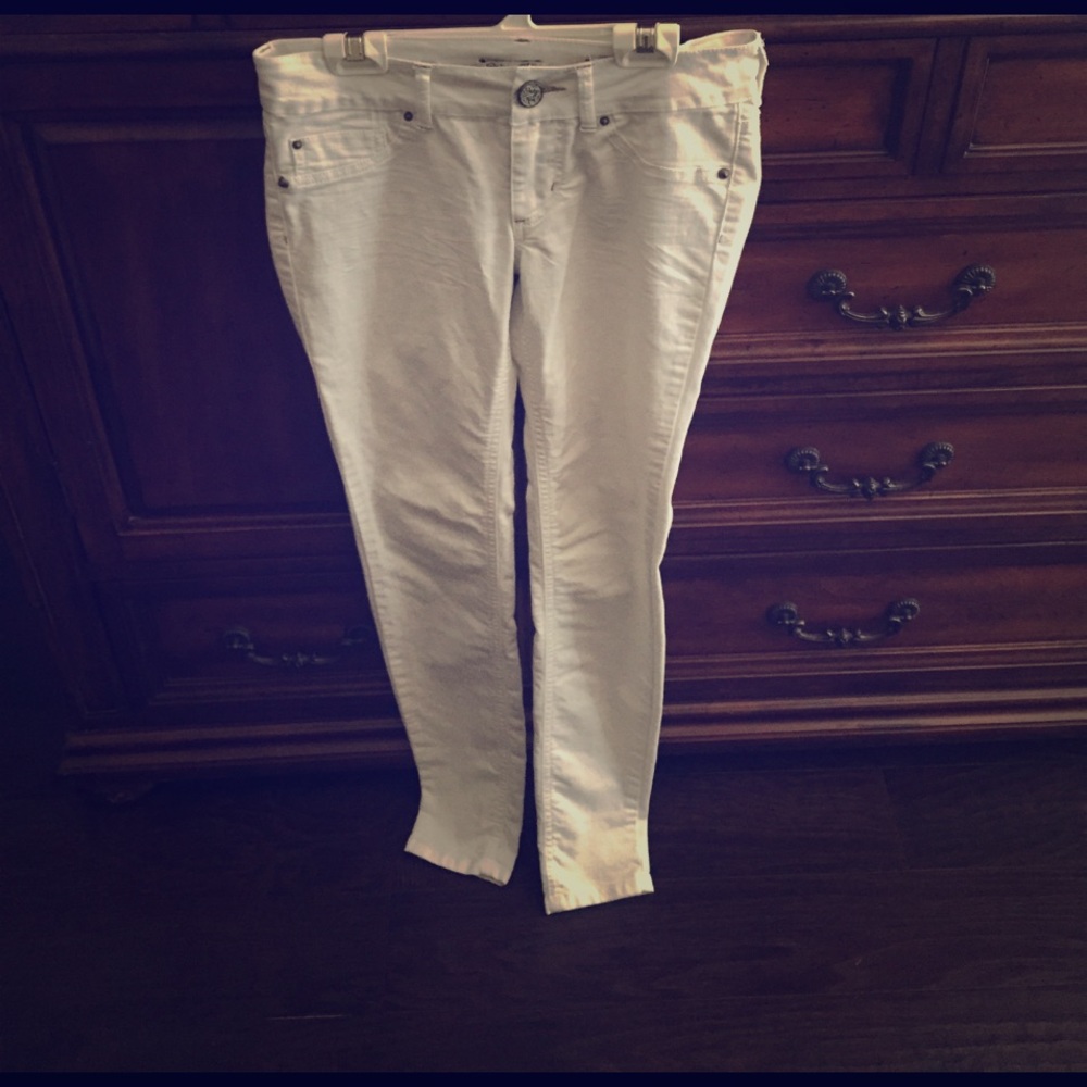 White skinny jeans, size 3, by Indigo Rein.