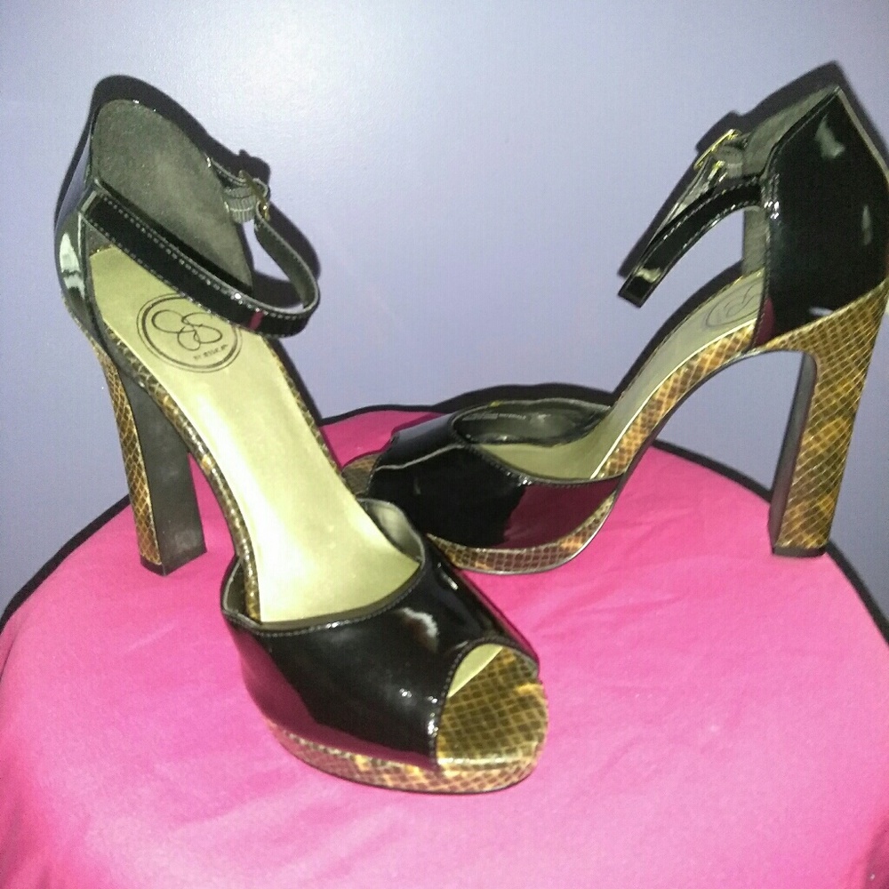 Jessica Simpson peep toe high-heels