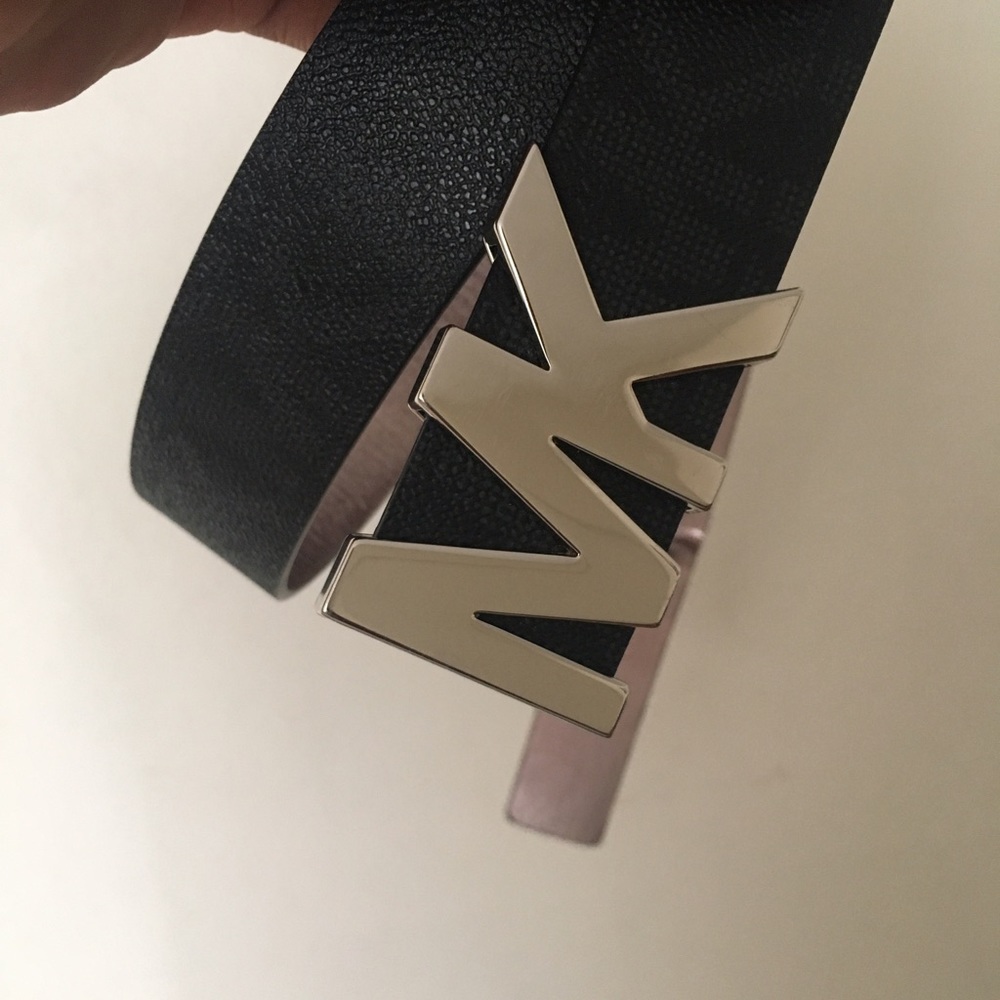 Black Michael kors belt (REAL)