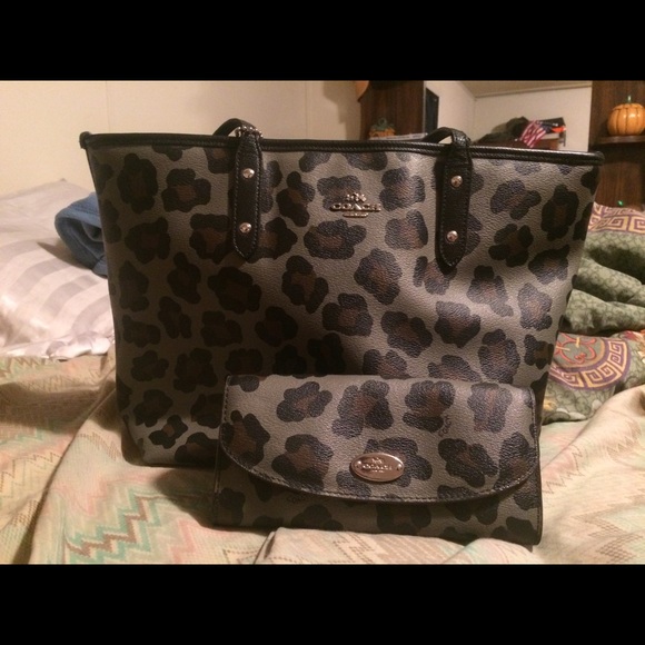 Animal print coach bag and wallet - Picture 1 of 5