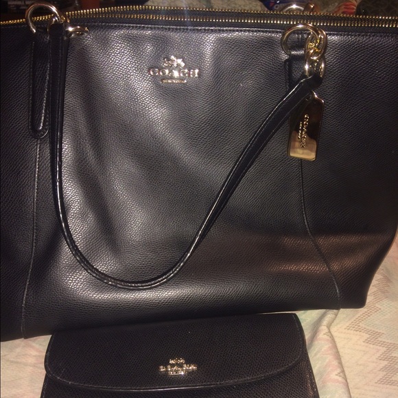 Black leather coach bag with matching wallet - Picture 1 of 7
