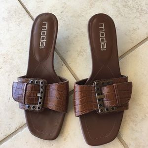 Moda buckle sandals