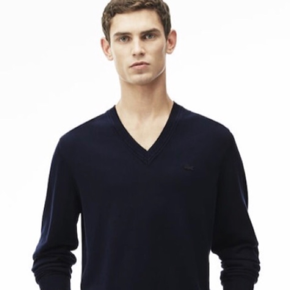 Lacoste V-neck Sweater.🖤🛍