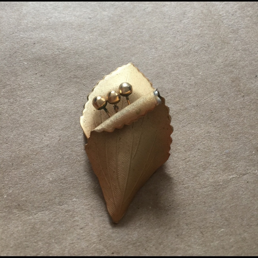 Vintage Brooch gold tone, from estate sale