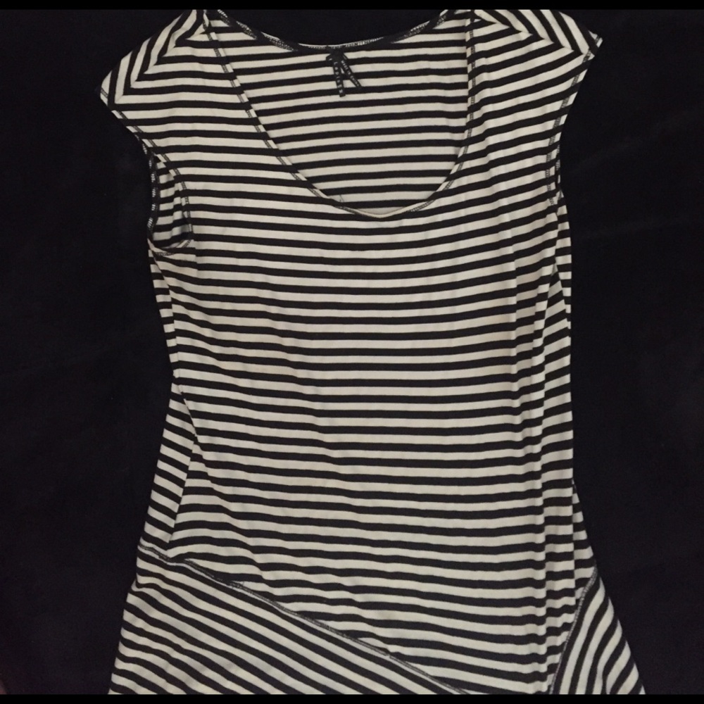 💥💥💥Reduced! Black and white fitted dress.💥💥
