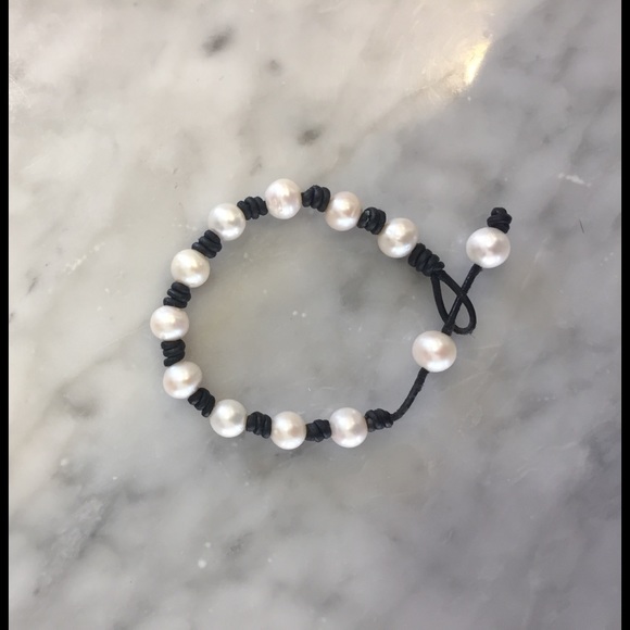 Pearl and leather  bracelet - Picture 1 of 1