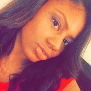 Meet your Posher, Mia