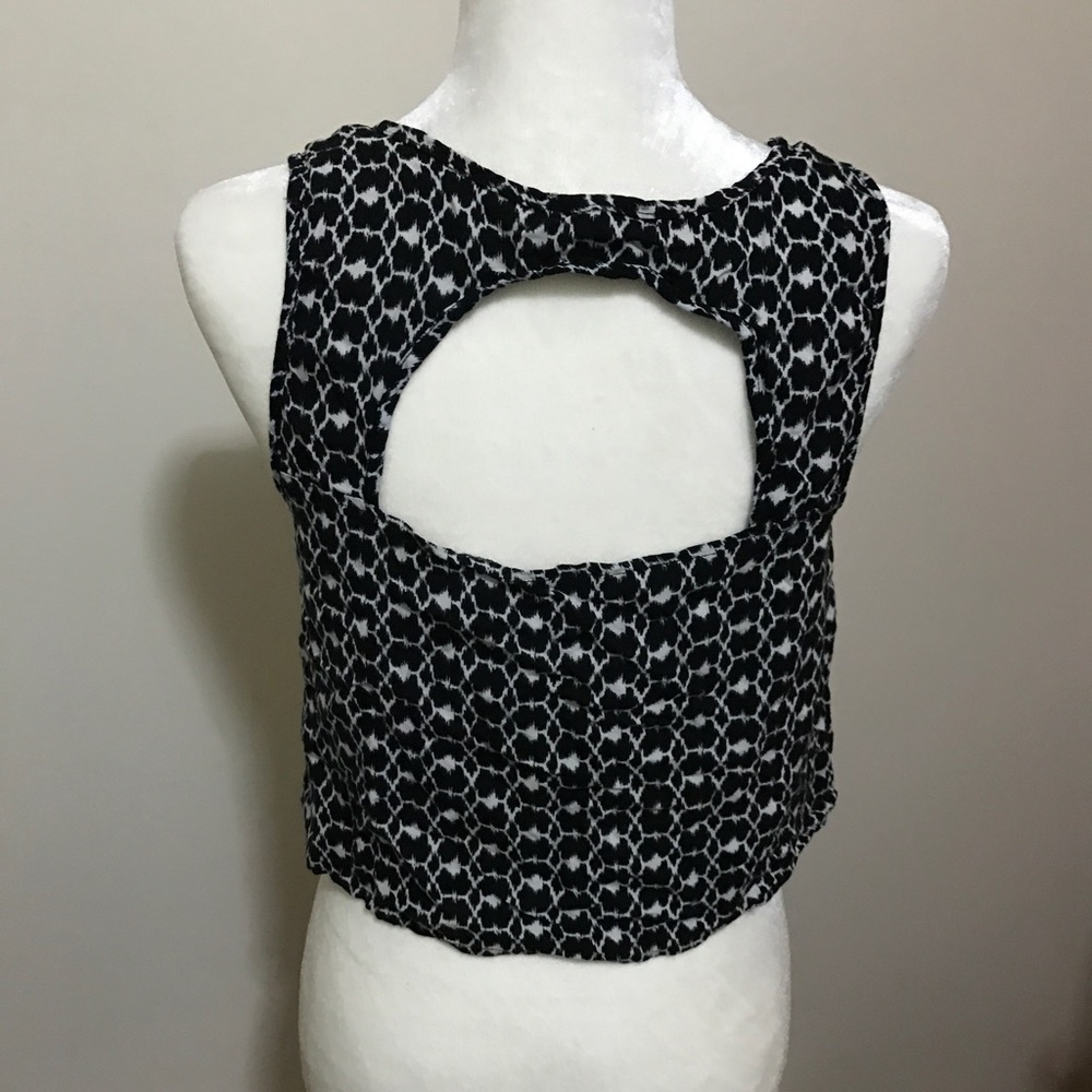 Crop top - Picture 2 of 3