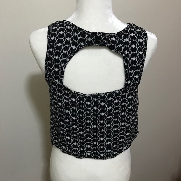 Crop top - Picture 2 of 3