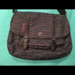 DAKINE SHYLA 17" Laptop Messenger Bag