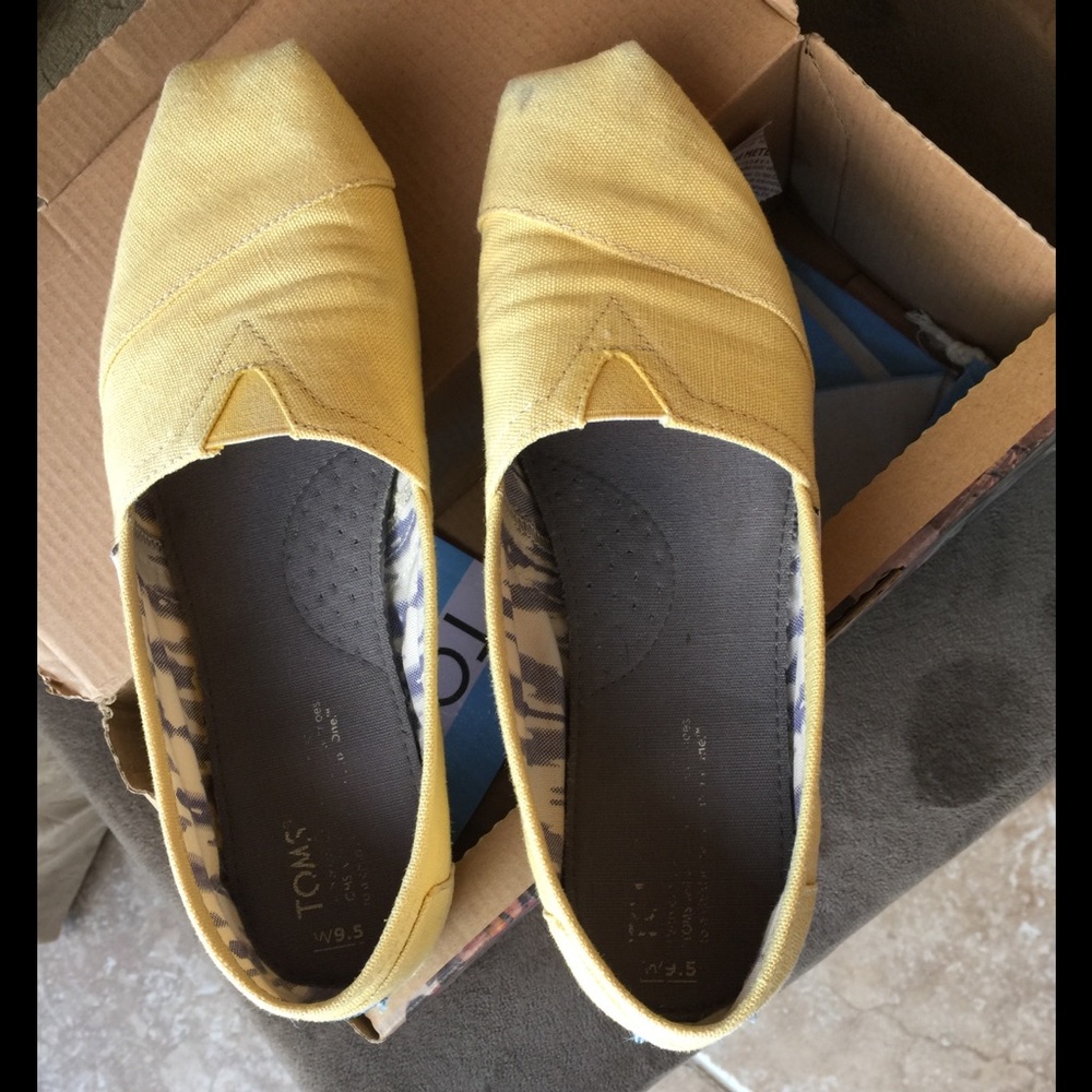 Women's Yellow Toms Shoes size 9.5