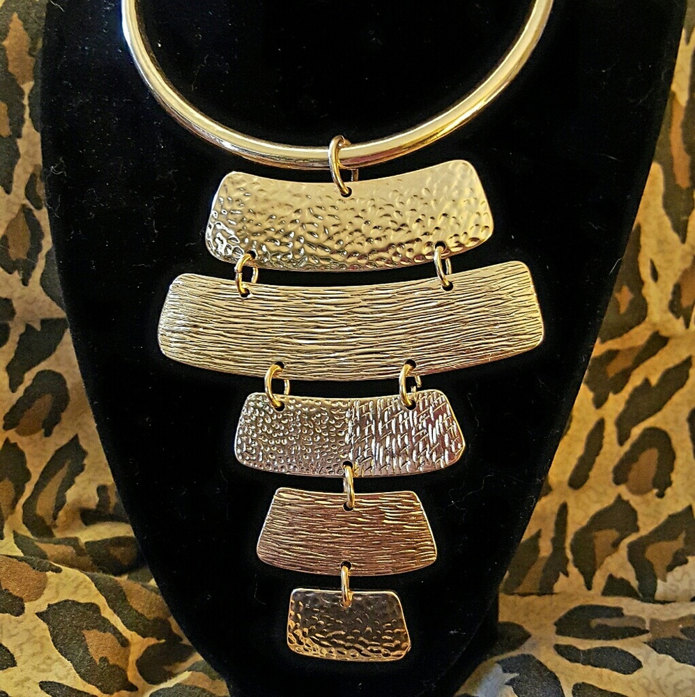 ๐SOLD๐ Glittery๐ฅ Gold ๐ฅStatement Necklace๐ - Picture 1 of 3