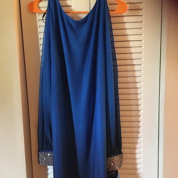 Beautiful blue dress - Picture 1 of 3