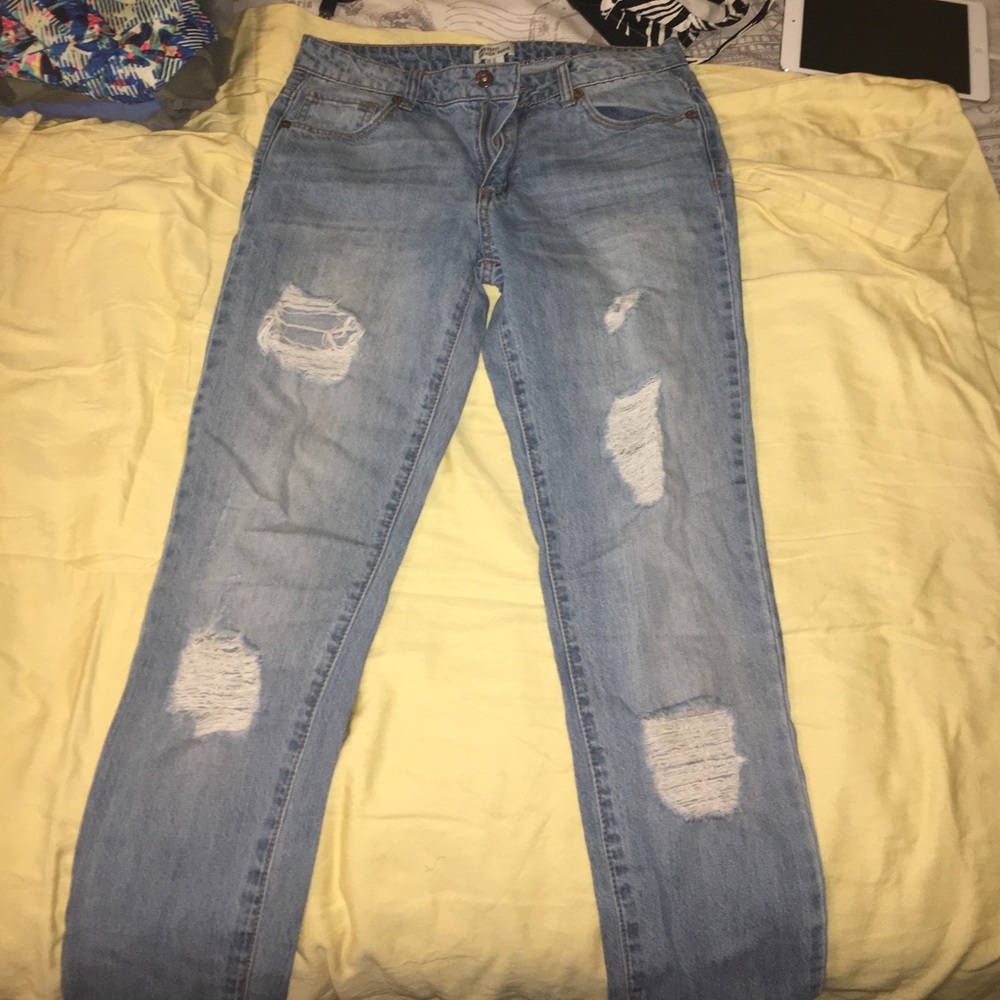 Boyfriend jeans with rips