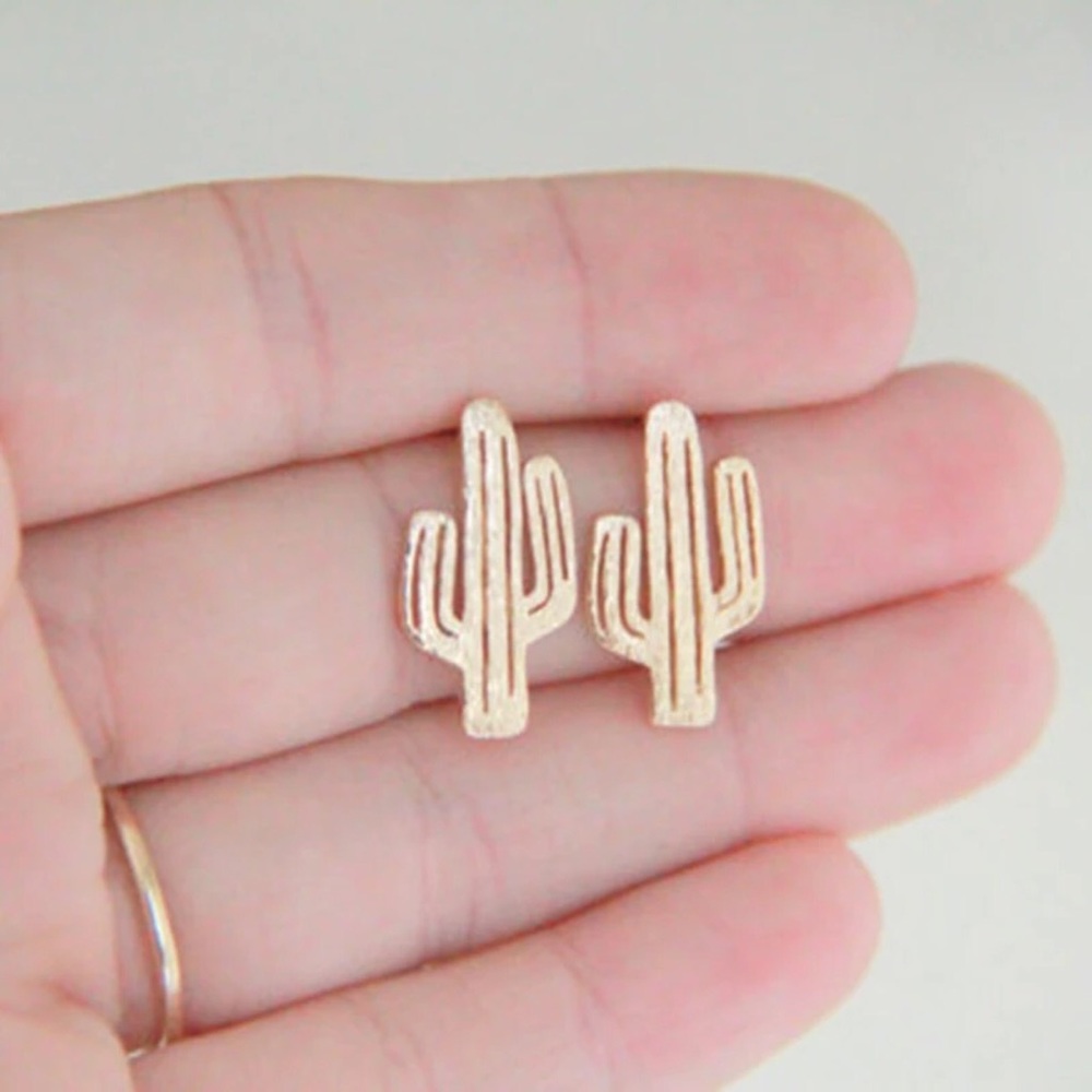 ⭐️ 3/$25 ⭐️ 18K Gold Plated Cactus Earrings - Picture 3 of 8