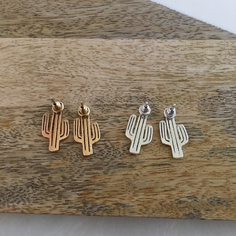 ⭐️ 3/$25 ⭐️ 18K Gold Plated Cactus Earrings - Picture 5 of 8