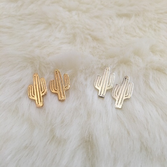 ⭐️ 3/$25 ⭐️ 18K Gold Plated Cactus Earrings - Picture 4 of 8