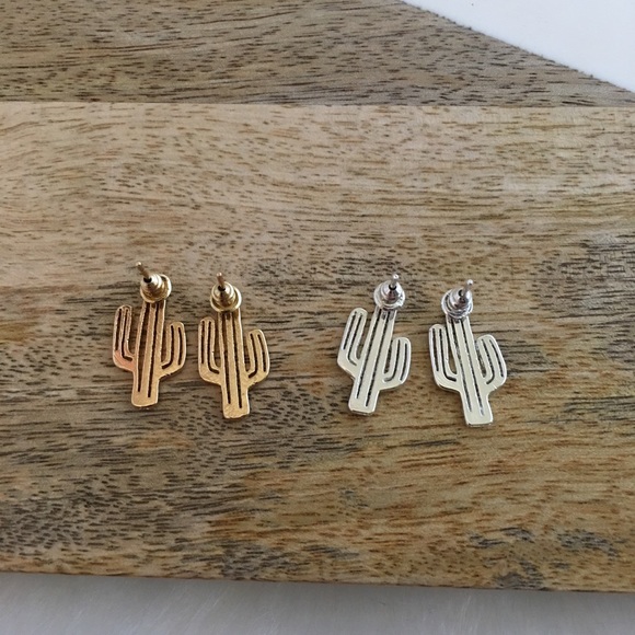 ⭐️ 3/$25 ⭐️ 18K Gold Plated Cactus Earrings - Picture 5 of 8