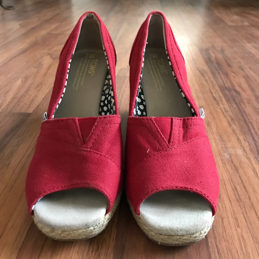 Red wedge toms