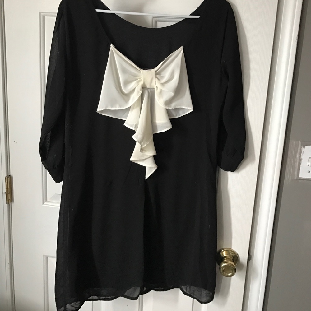 Charlotte Russe bow back shift dress