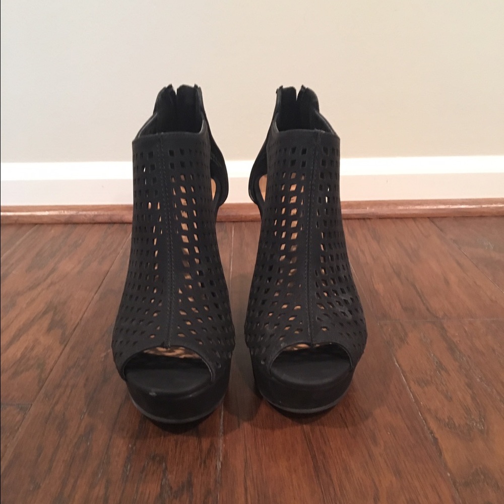 Indie Black Chinese Laundry Wedge- sz 7