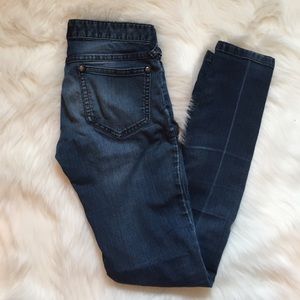 Free People lightweight skinny jeans size 24!
