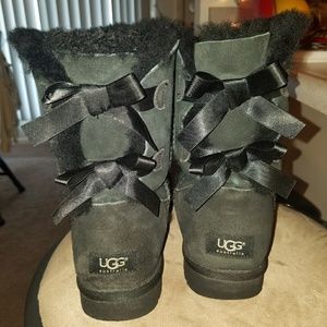 Ugg short ribbon boots