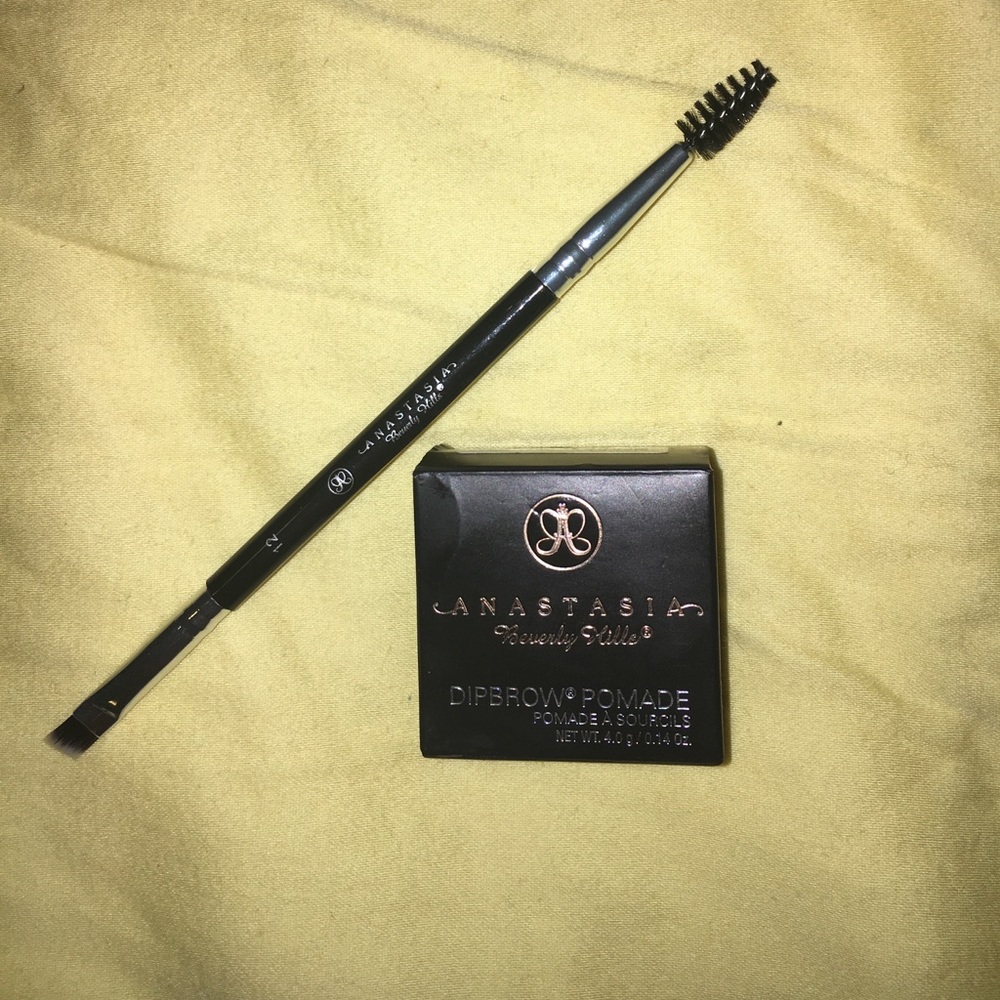 Anastasia Beverly Hills eyebrow brush and spooly