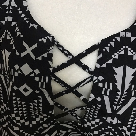 Aztech crop top - Picture 3 of 4