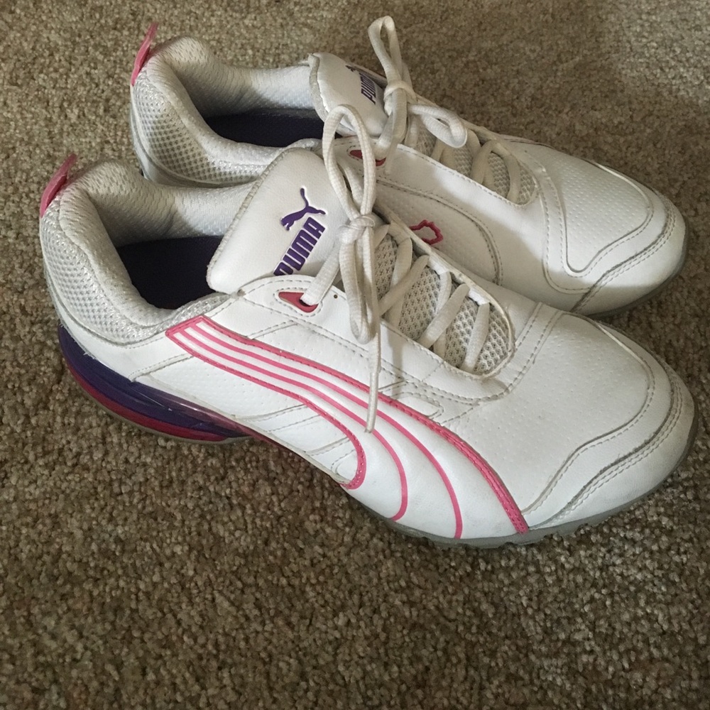 Size 7 puma shoes