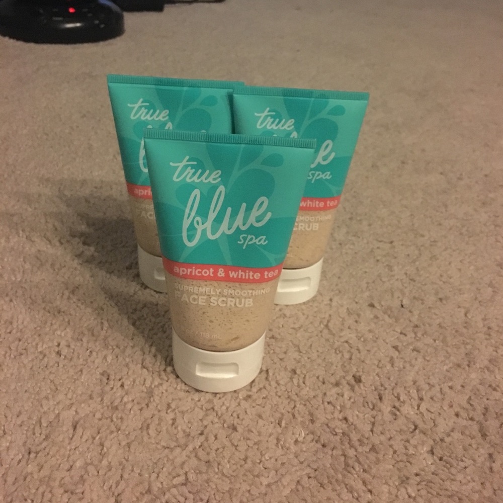 Bath and body works true blue spa face scrub 💙💙