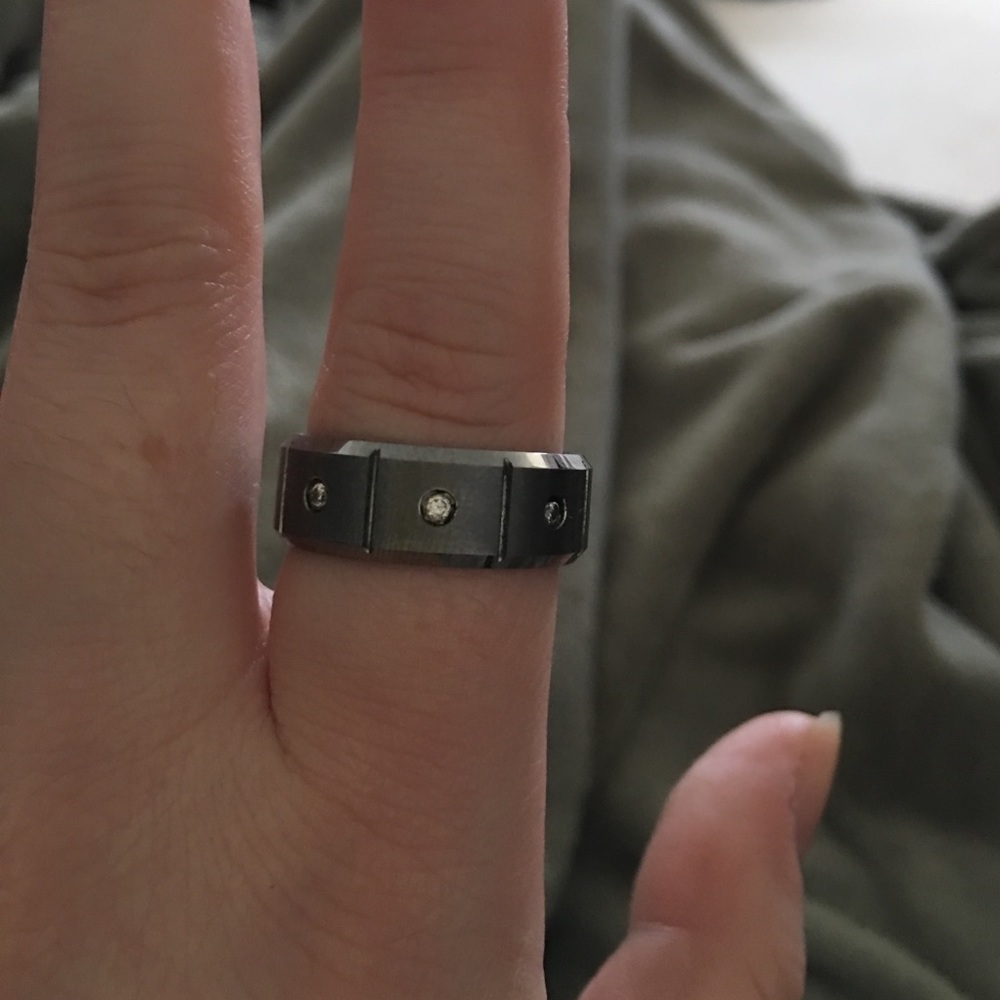 Men's wedding ring