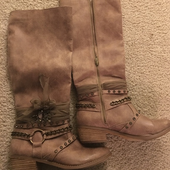 Buckle Shoes - Woman's boots