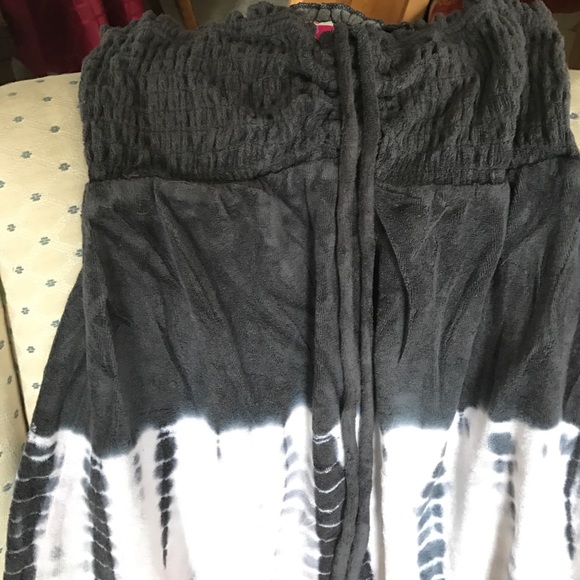 Cover up - Picture 2 of 2